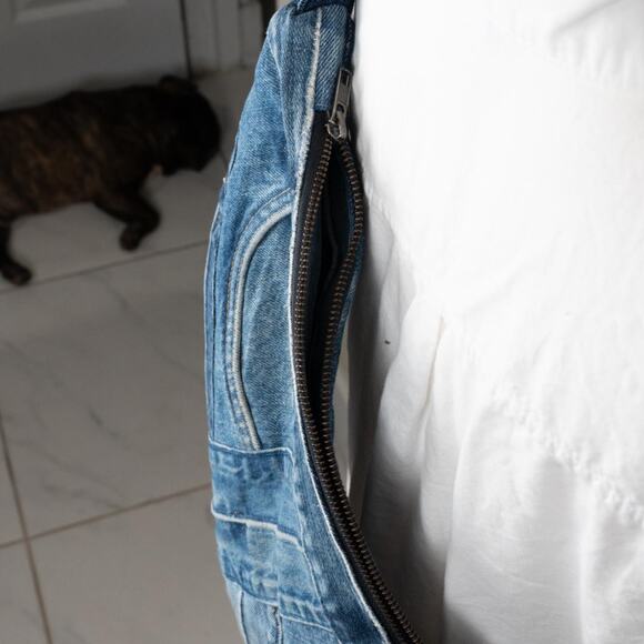 Upcycled reworked carhartt messenger bag - Picture 4 of 5